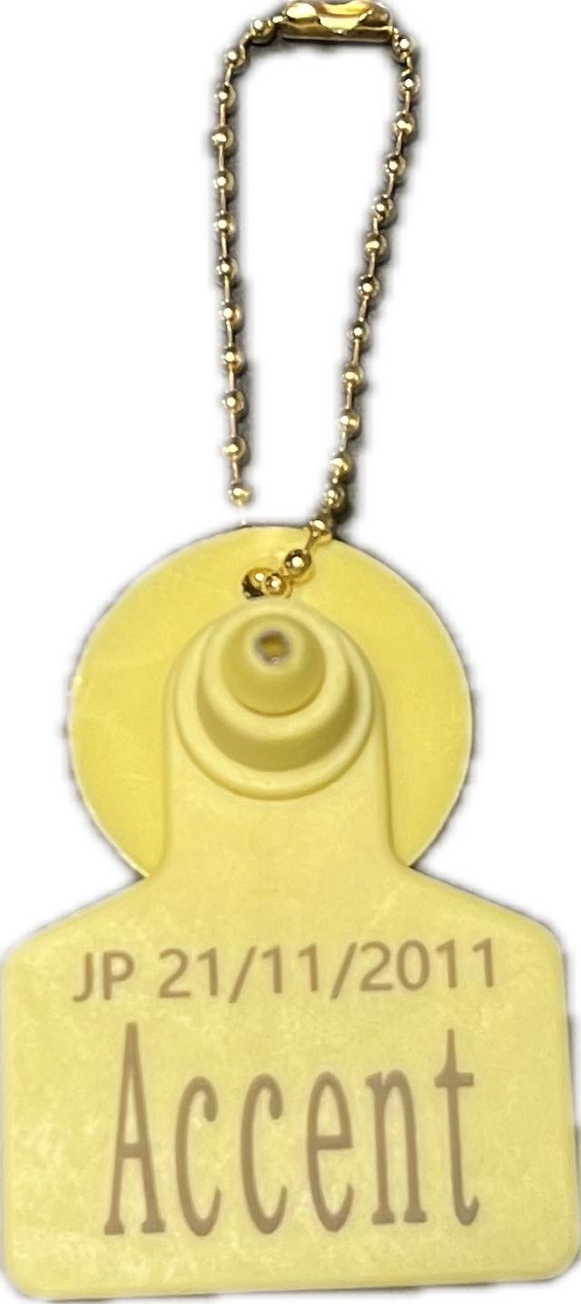 牛さんが耳につけてるやつ “耳標”チャーム