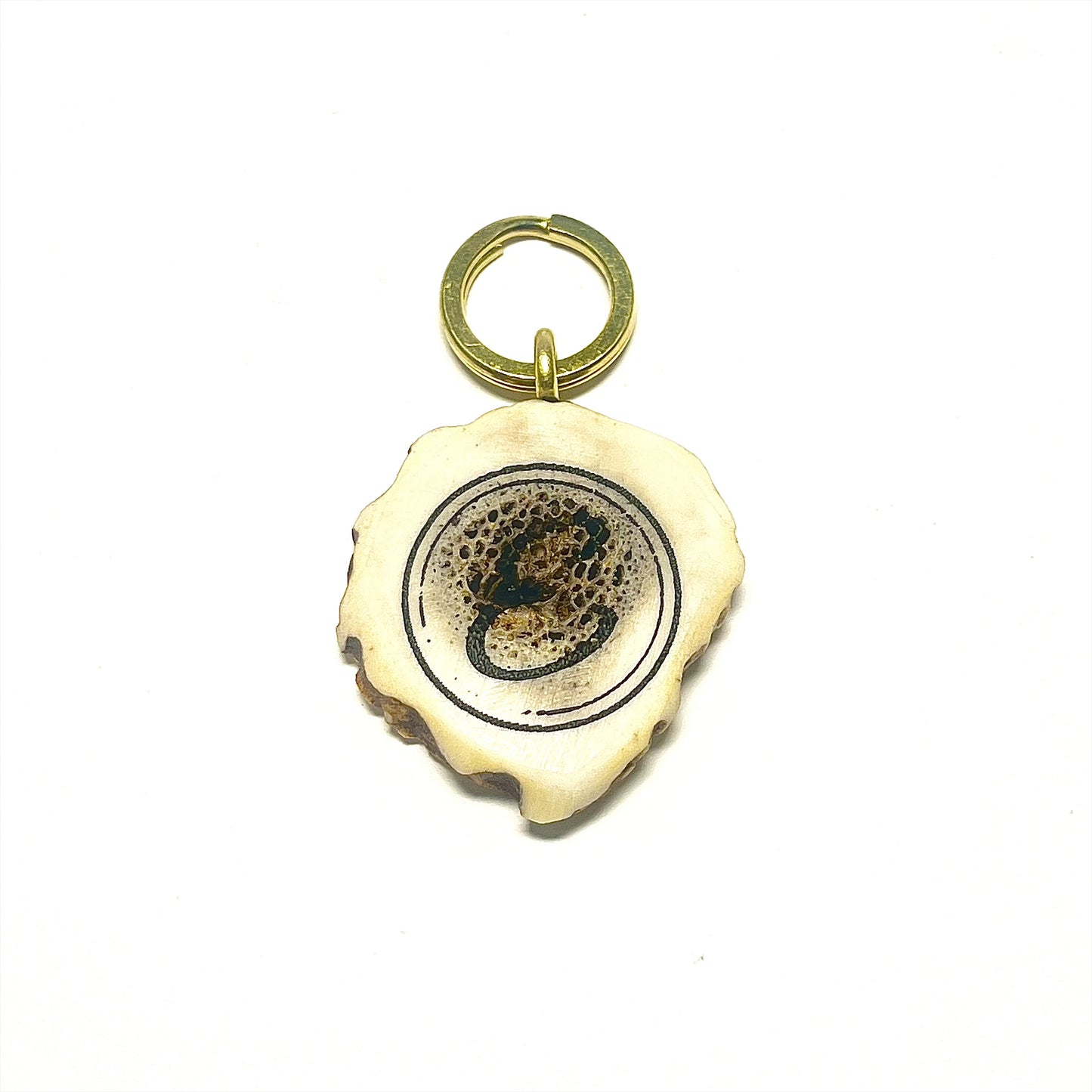 天然エゾ鹿角のイニシャルチャーム